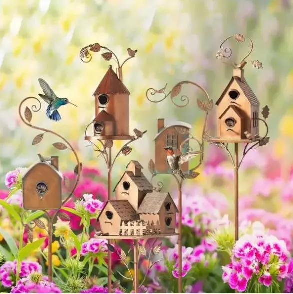Decorative birdhouse stake